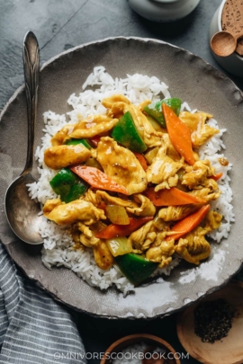 Curry chicken over rice