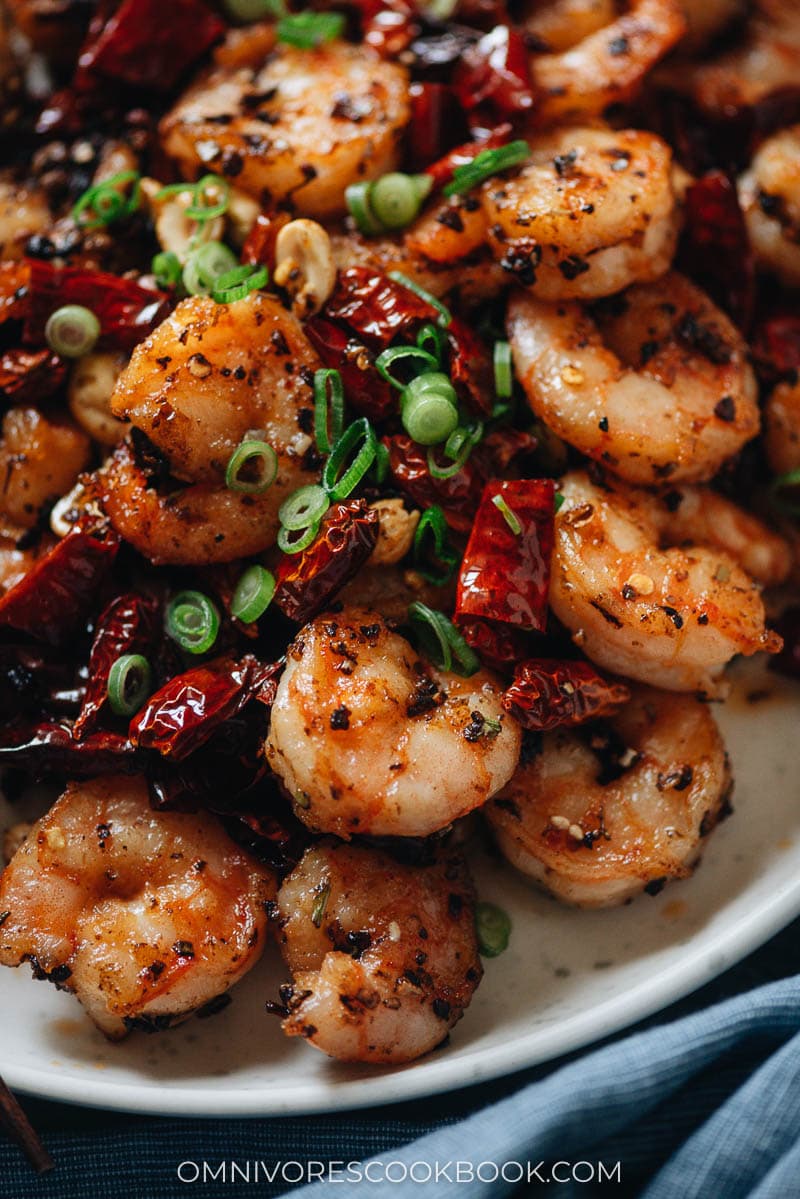 https://omnivorescookbook.com/wp-content/uploads/2021/04/210204_Sichuan-Shrimp-Stir-Fry_5.jpg