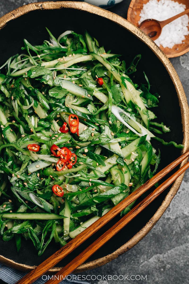 Chinese cucumber and chile pepper cold appetizer