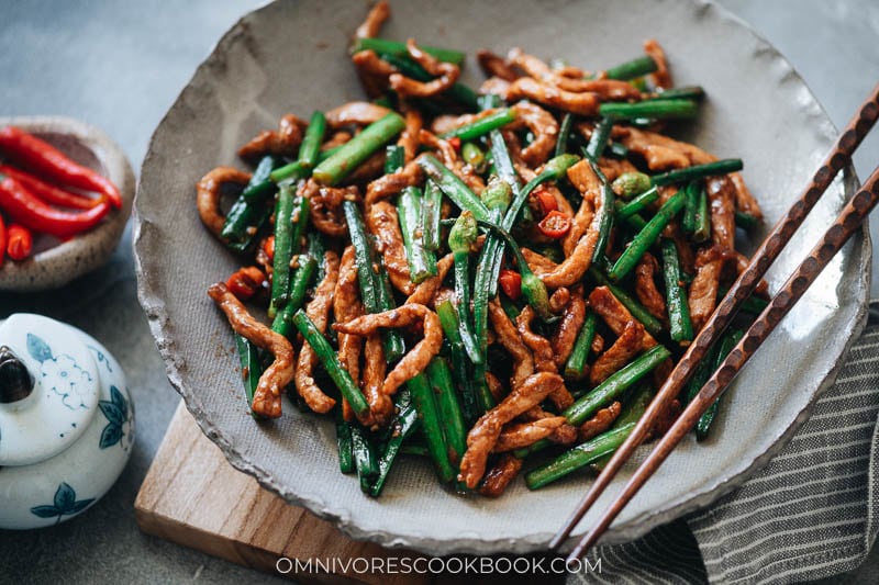 Stir fried pork with garlic chives