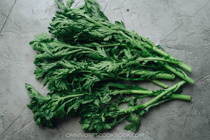 Raw chrysanthemum greens