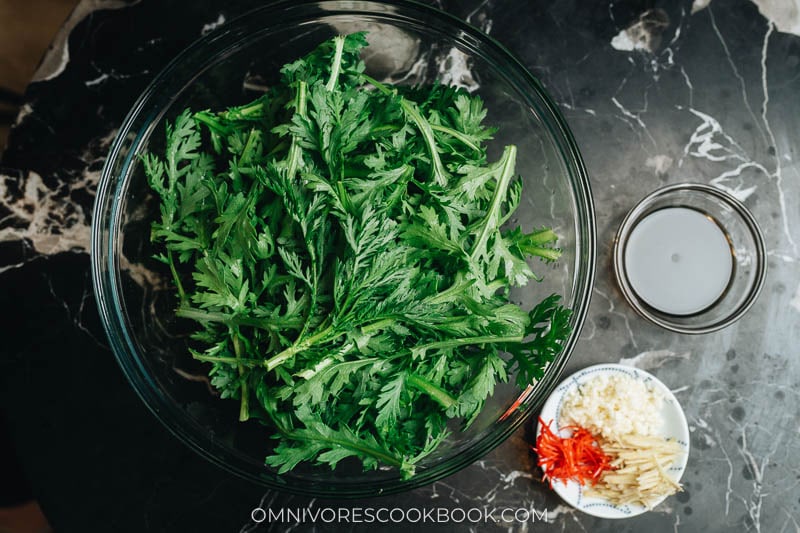 Ingredients for making chrysanthemum with Asian dressing