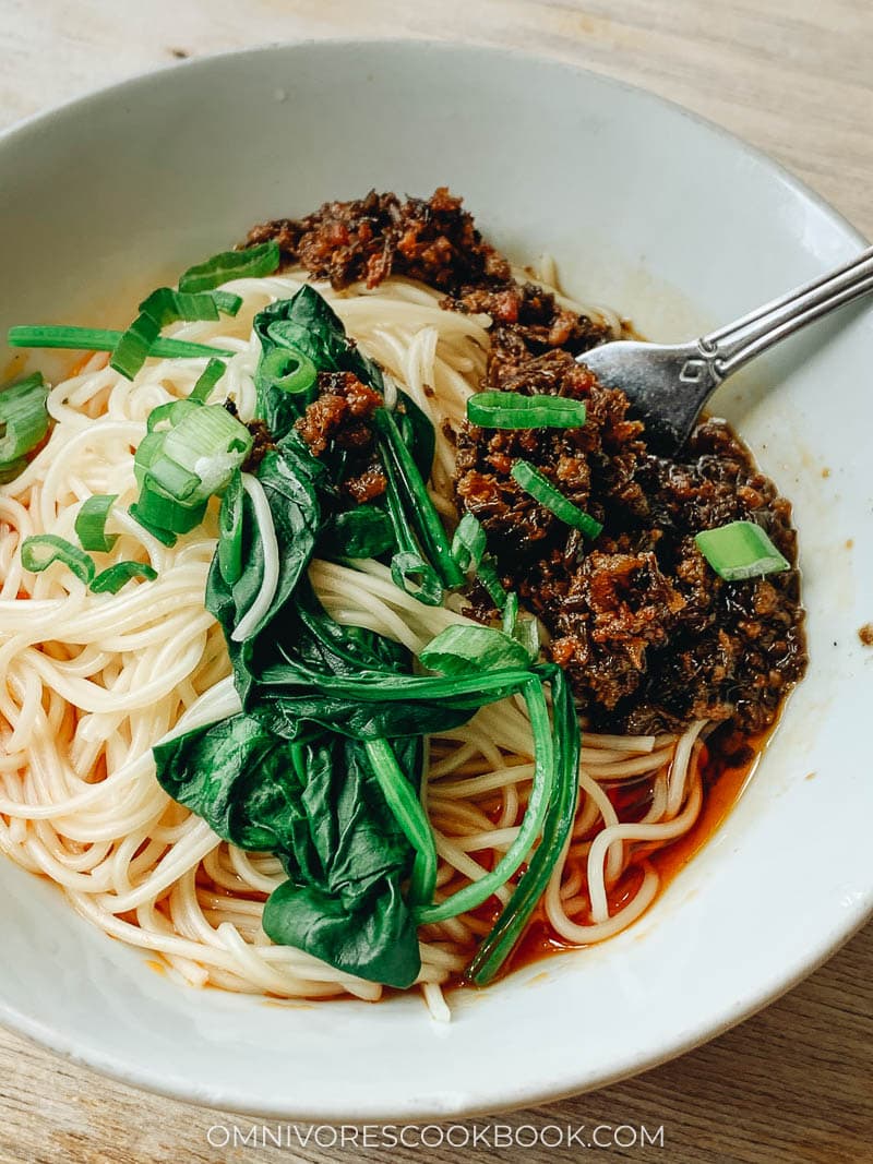 A bowl of Sichuan dan dan noodles