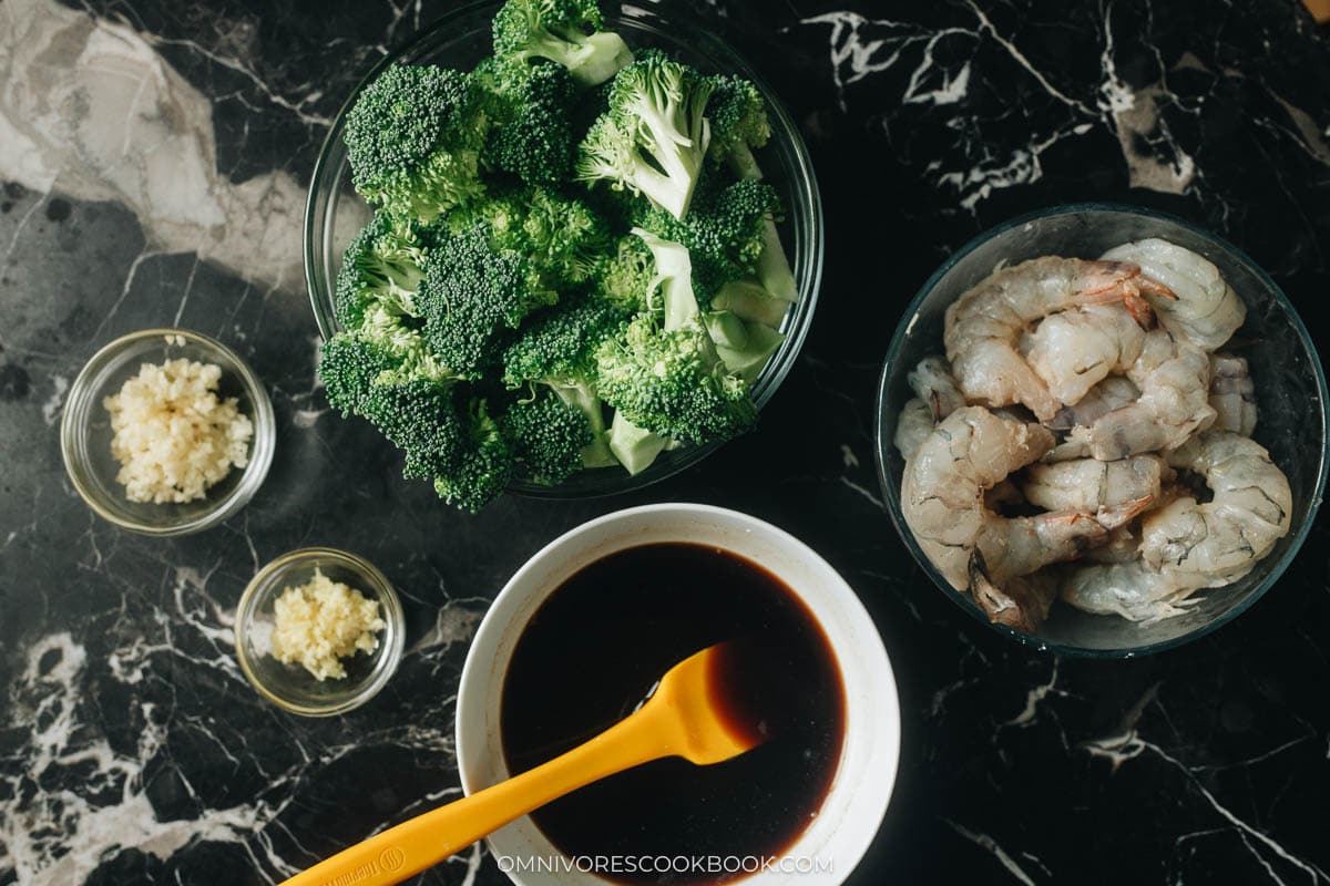 Ingredients for making shrimp and broccoli