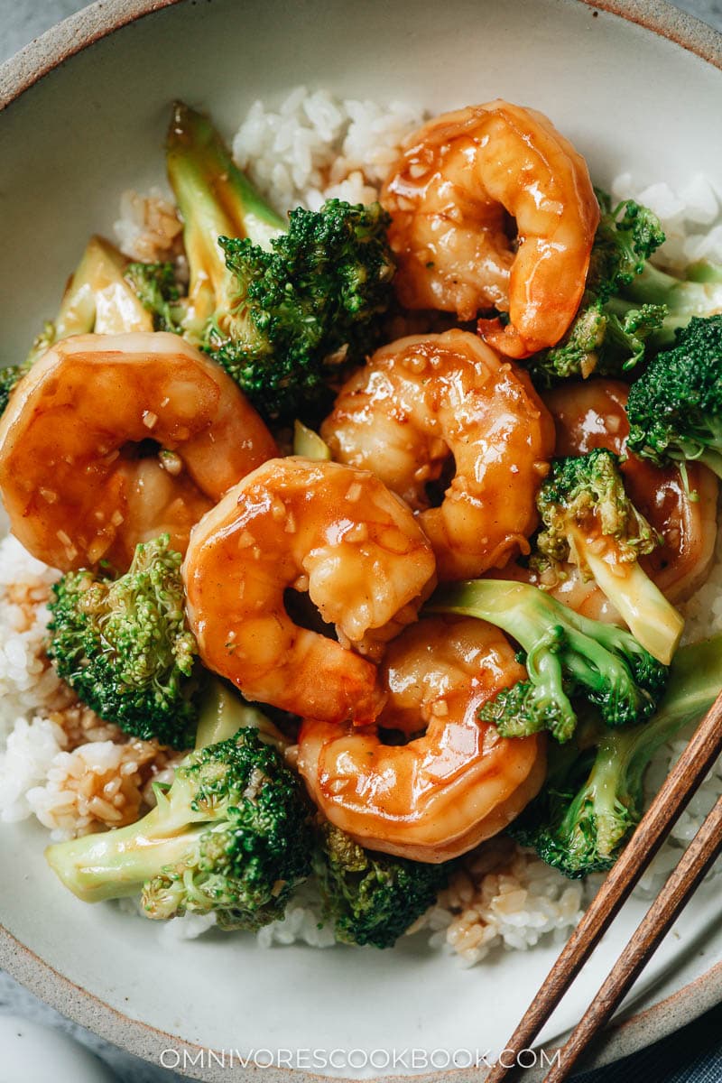 Easy takeout style prawns with broccoli