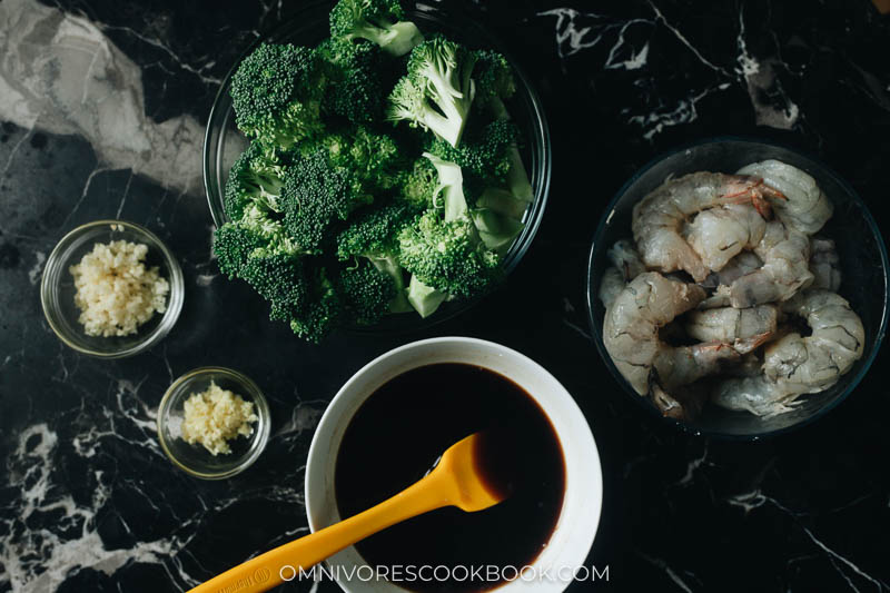 Mise-en-place for Chinese shrimp and broccoli