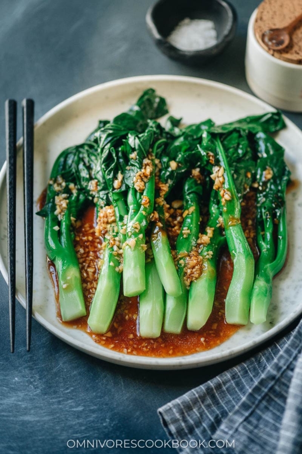 Chinese Broccoli with Oyster Sauce (蚝油芥蓝, Gai Lan) - Omnivore's Cookbook