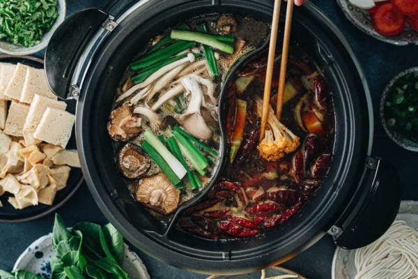 How to host a vegetarian hot pot party at home