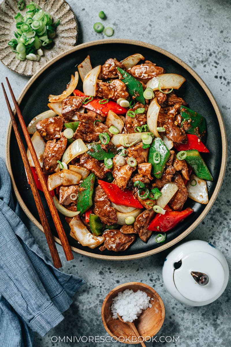 Stir fried chicken liver with onion and pepper