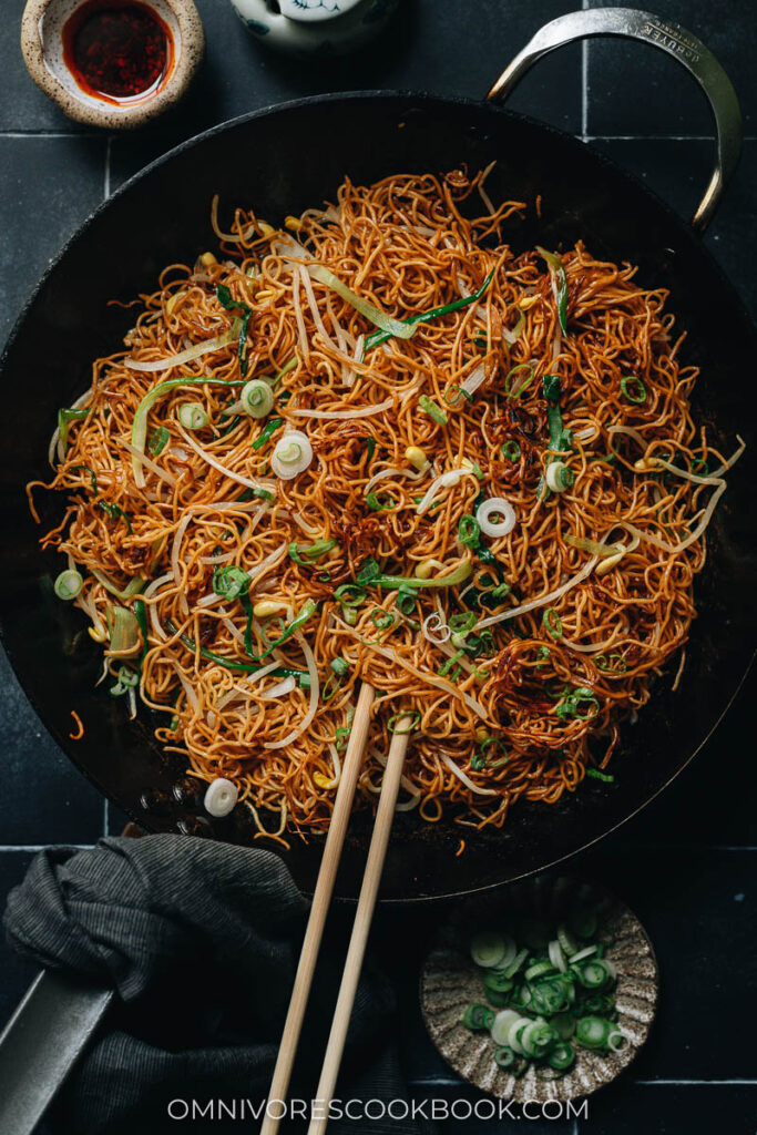 Soy Sauce Pan Fried Noodles (广式豉油皇炒面) - Omnivore's Cookbook