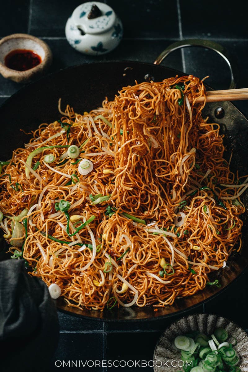 Soy Sauce Pan Fried Noodles (广式豉油皇炒面)