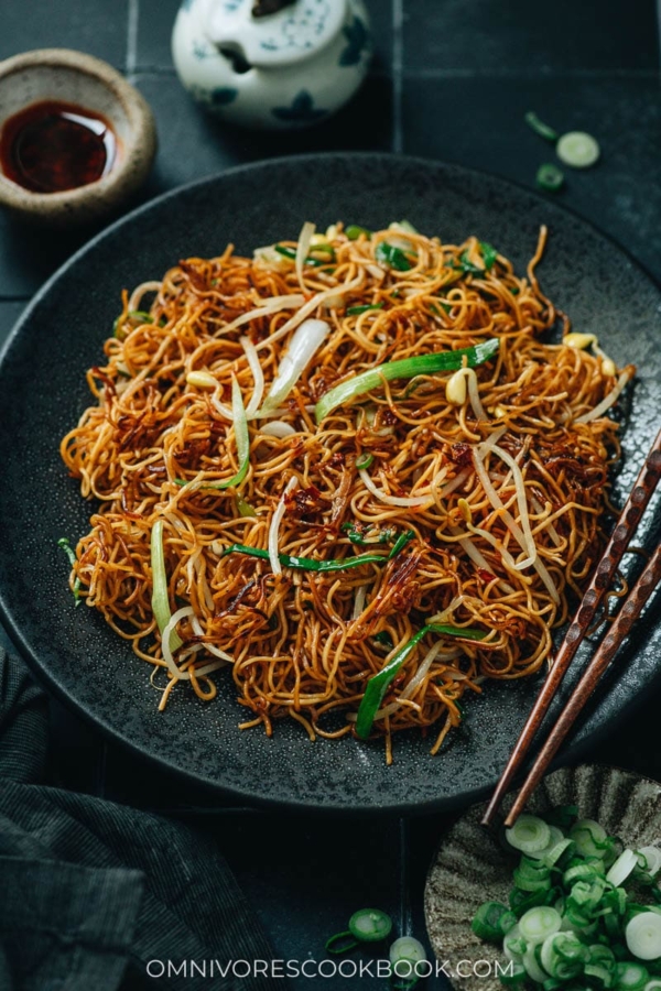 Soy Sauce Pan Fried Noodles (广式豉油皇炒面) - Omnivore's Cookbook