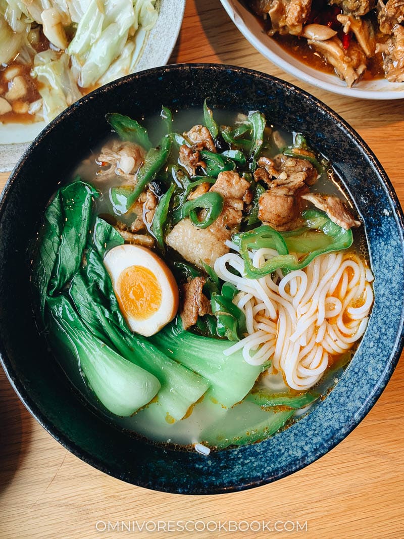 Pork and pepper stir fry rice noodle soup