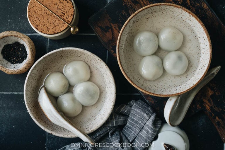 Black Sesame Sweet Rice Balls (黑芝麻汤圆, Tang Yuan) - Omnivore's Cookbook