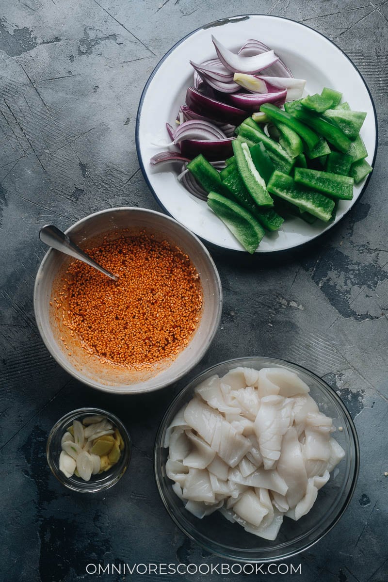 Ingredients for making spicy squid stir fry
