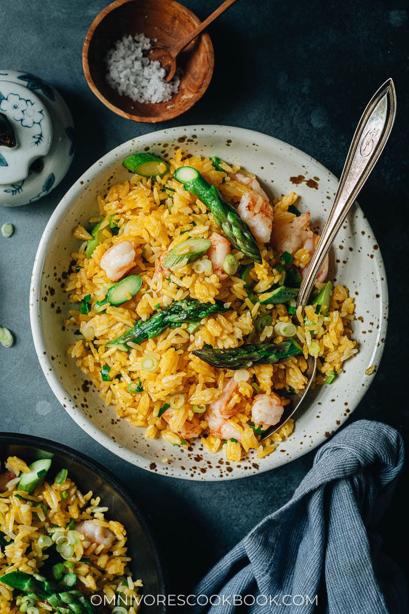 Golden fried rice with shrimp and asparagus