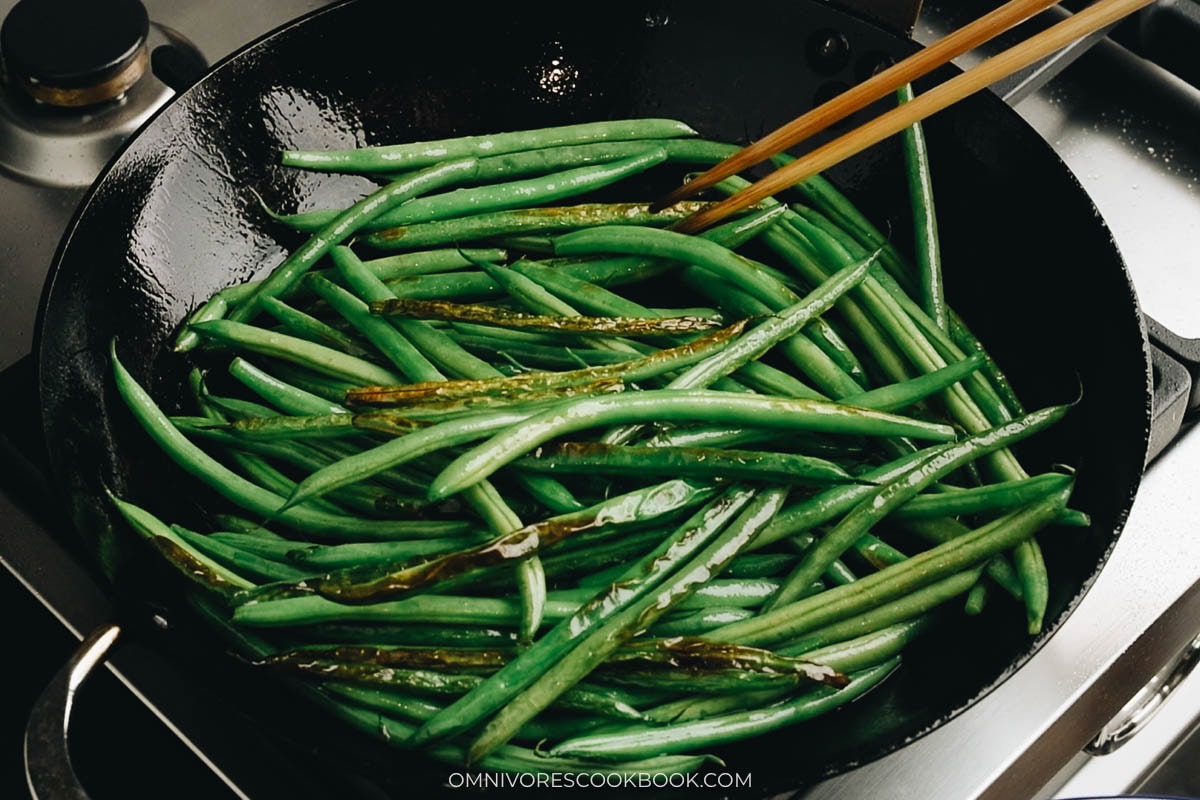 Pan frying green beans