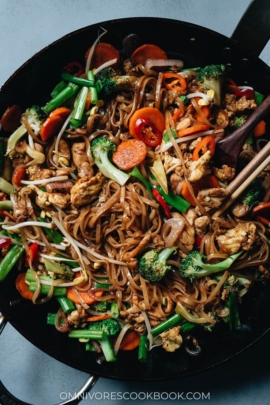 Fast easy chicken pad thai with huge flavor