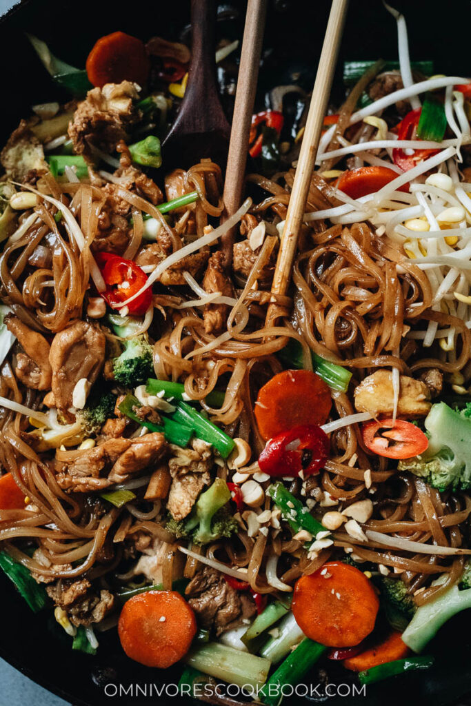 Chicken Pad Thai (Takeout-Style) - Omnivore's Cookbook