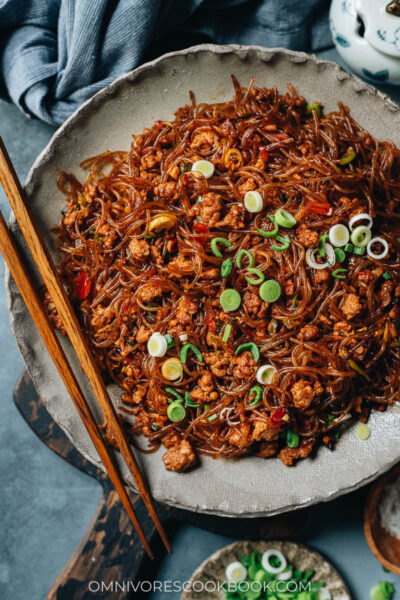 Stir Fried Vermicelli with Pork (Ma Yi Shang Shu, 蚂蚁上树) - Omnivore's ...