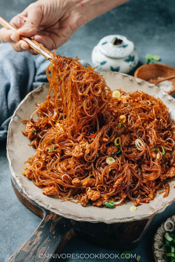 Stir Fried Vermicelli with Pork (Ma Yi Shang Shu, 蚂蚁上树) - Omnivore's ...