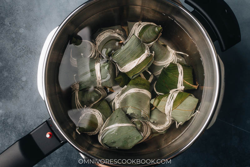 Uncooked alkaline dumplings in a pot