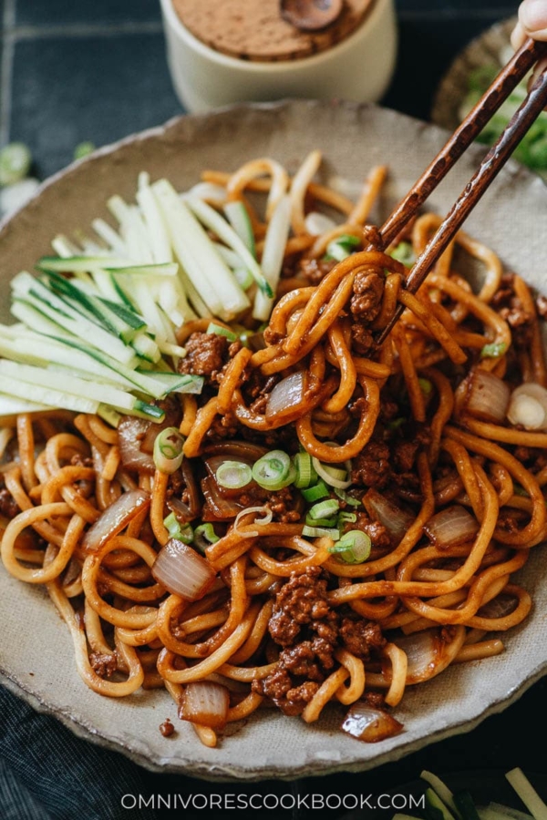 Zha Jiang Mian (Old Beijing Fried Sauce Noodle, 炸酱面) - Omnivore's Cookbook