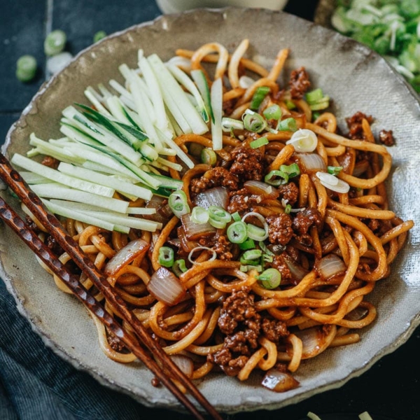 Zha Jiang Mian Old Beijing Fried Sauce Noodle 炸酱面 Omnivores Cookbook