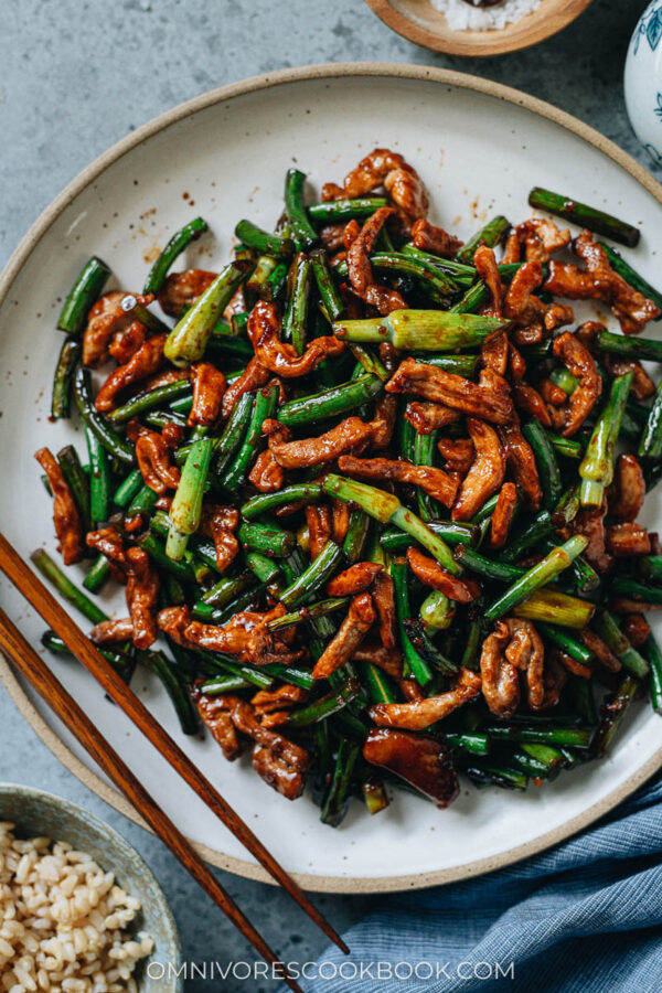 Garlic Scape Stir Fry with Pork (蒜苔炒肉丝) Omnivore's Cookbook