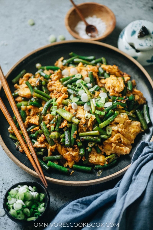 Stir Fried Garlic Scape with Eggs (蒜苔炒鸡蛋) - Omnivore's Cookbook