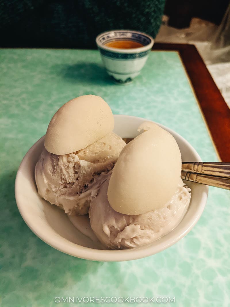 Red Bean Ice Cream with Vanilla Mochi (糯米糍红豆)