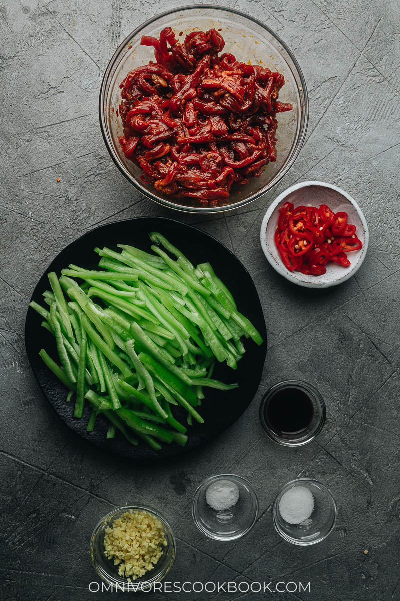 Ingredients for making Chinese beef and pepper stir fry