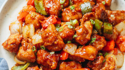 Sweet and sour chicken with pepper and onion