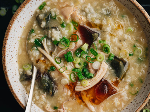 https://omnivorescookbook.com/wp-content/uploads/2022/09/220822_Century-Egg-Congee-With-Chicken_550-500x375.jpg