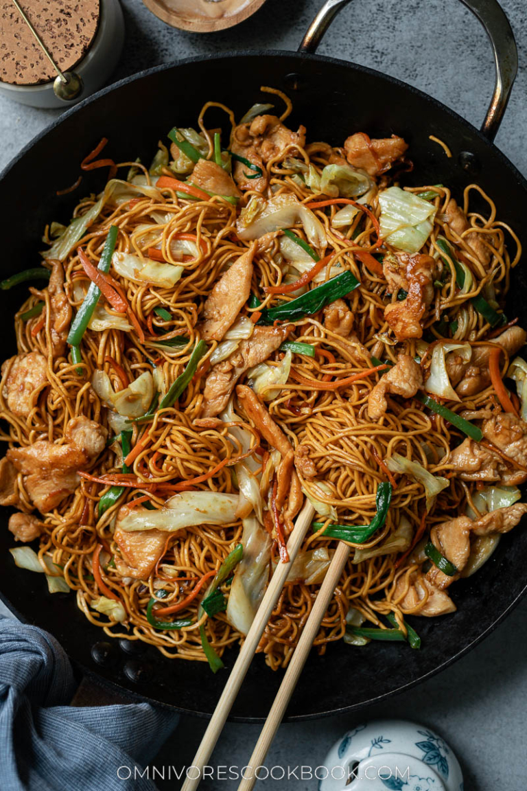 Chicken Chow Mein (鸡肉炒面) - Omnivore's Cookbook