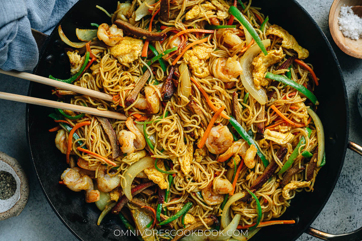 20-Minute Chinese BBQ Chicken Noodles with Capsicum and Spring Onion