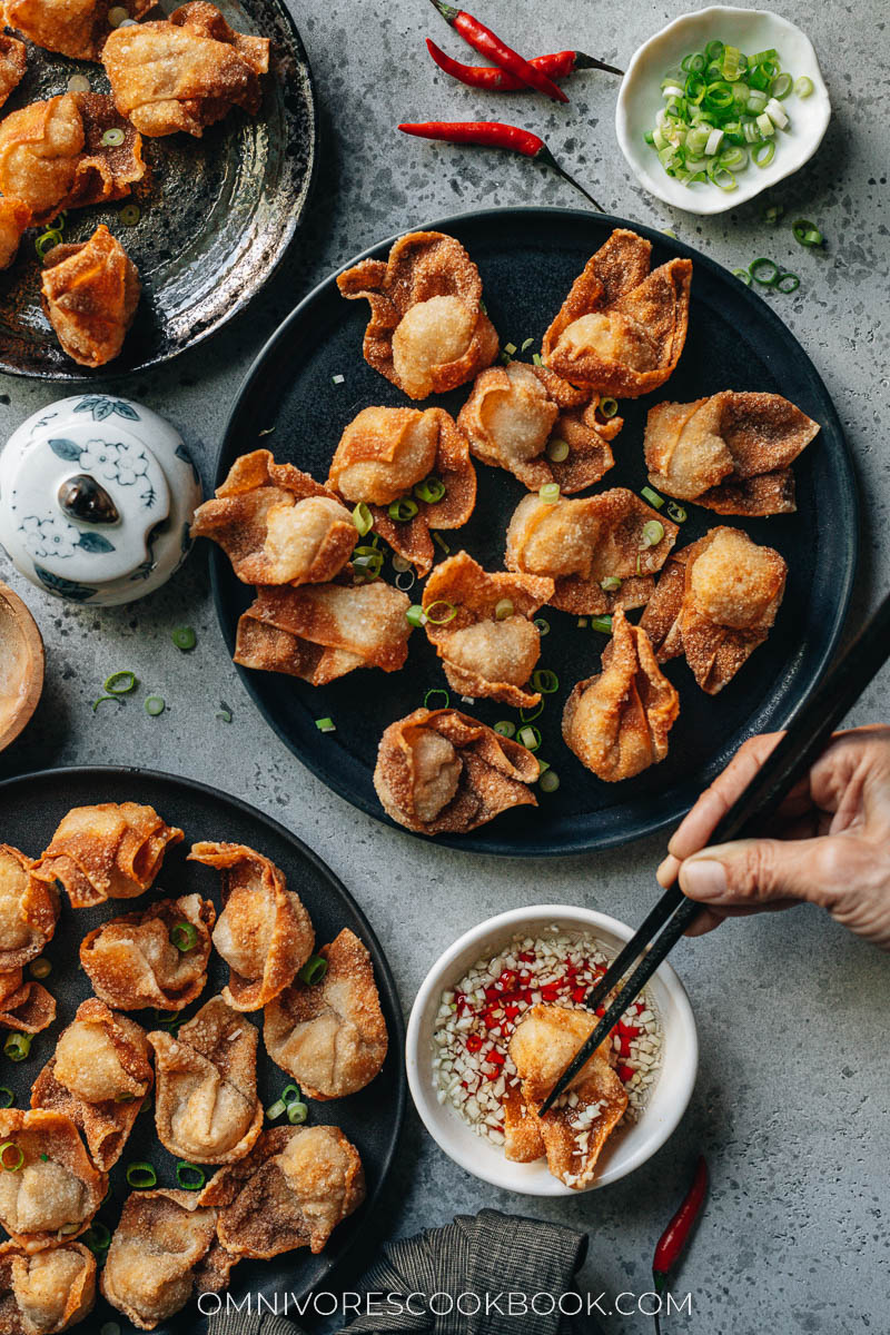 Fried wontons served with dipping sauce