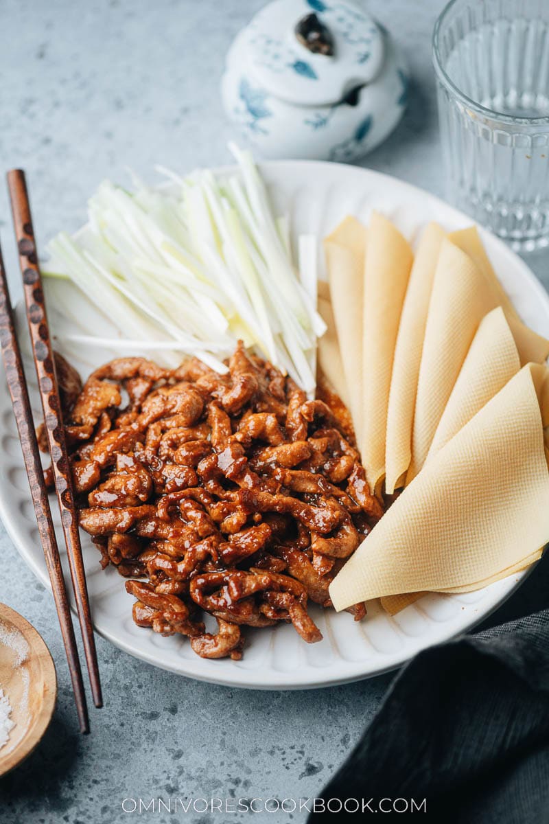 Jing Jiang Rou Si served with tofu sheet and scallion