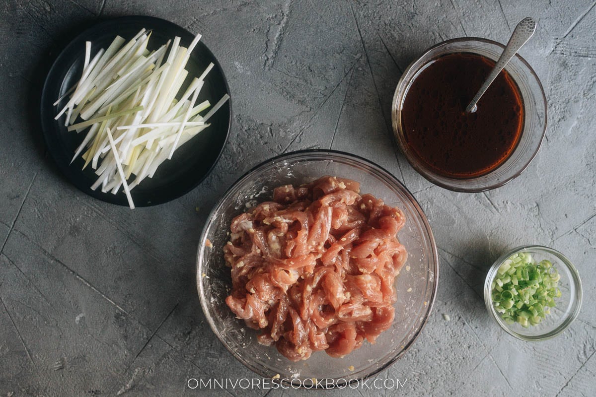 Ingredients for making Jing Jiang Rou Si 