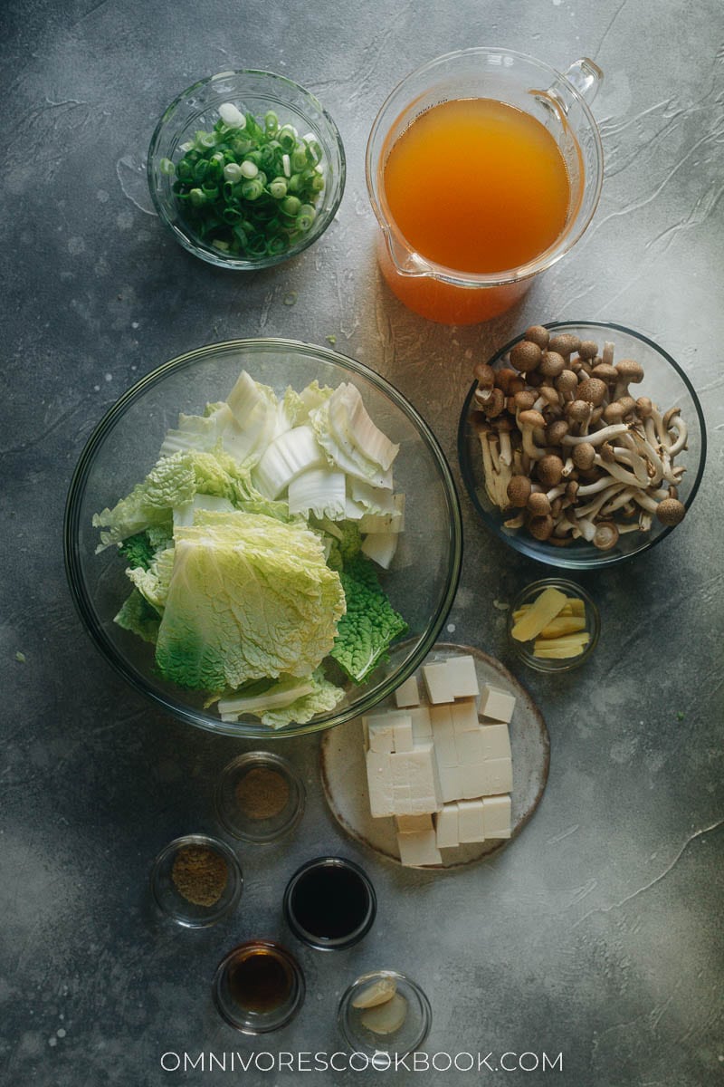 Ingrédients pour faire une soupe de tofu au chou napa