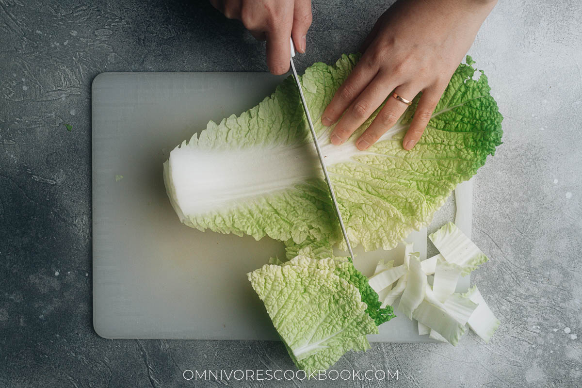 How to cut napa cabbage