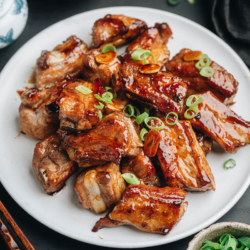 Sweet and sour ribs is a classic Shanghainese appetizer that will be the highlight of your dinner table. The ribs are browned with sugar until crispy and caramelized, then finished up in a sticky and fragrant sweet and sour sauce.