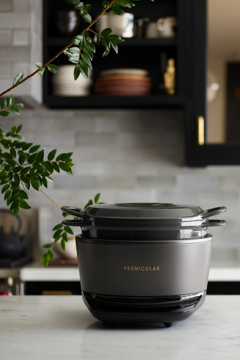 https://omnivorescookbook.com/wp-content/uploads/2023/01/Vermicular_Musui%E2%80%93Kamado-4.jpg