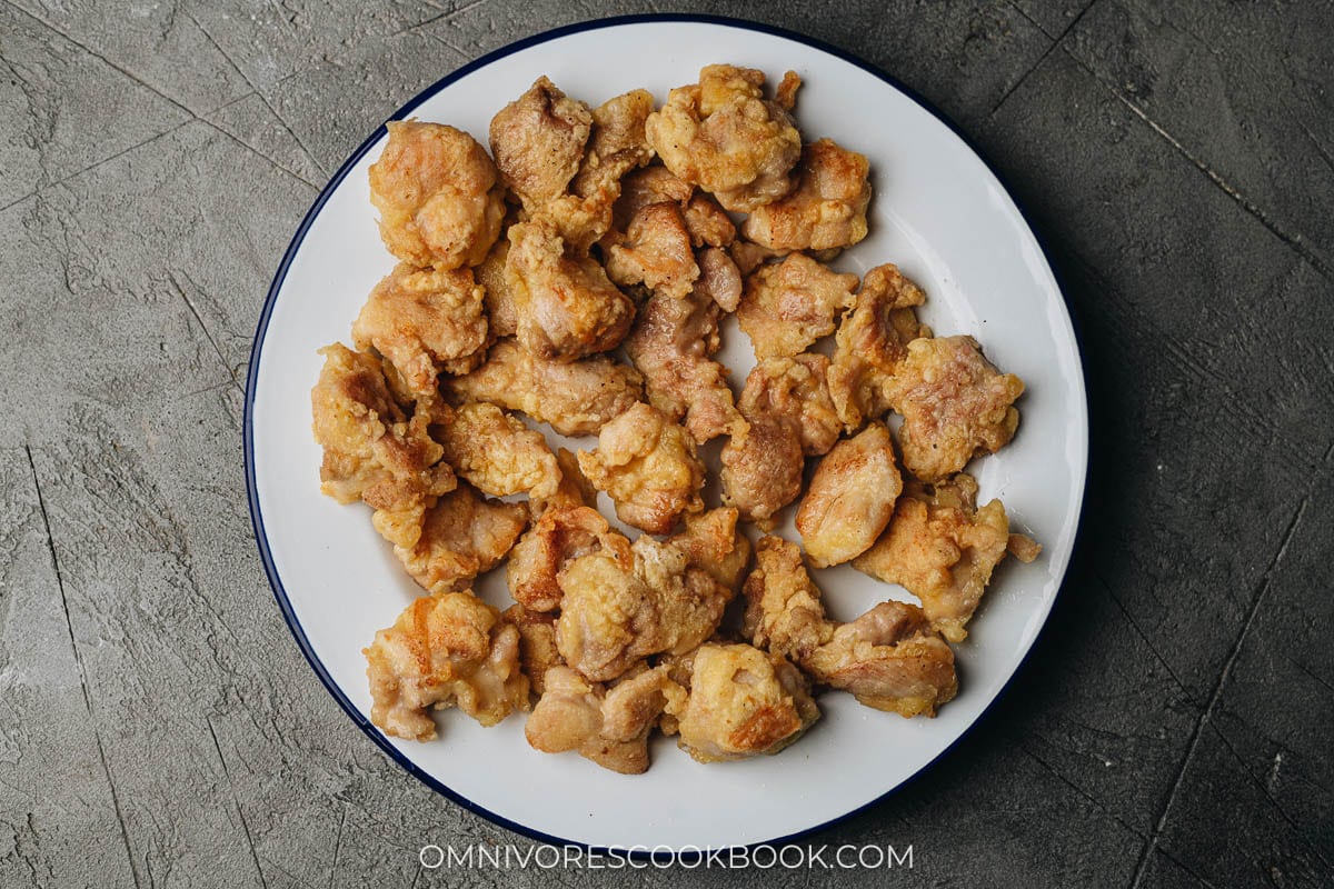 Battered and fried chicken bites