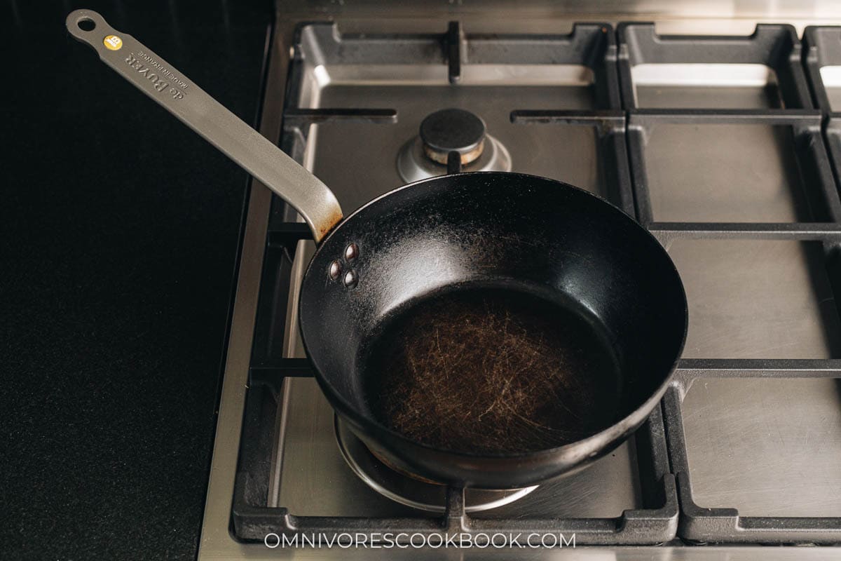 Small carbon steel flat bottom wok