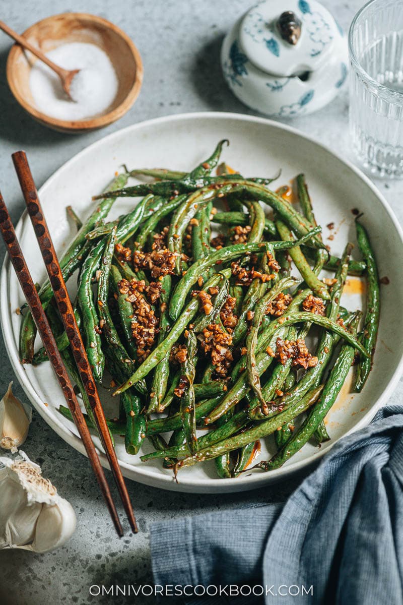 Air fryer green beans with garlic and soy sauce
