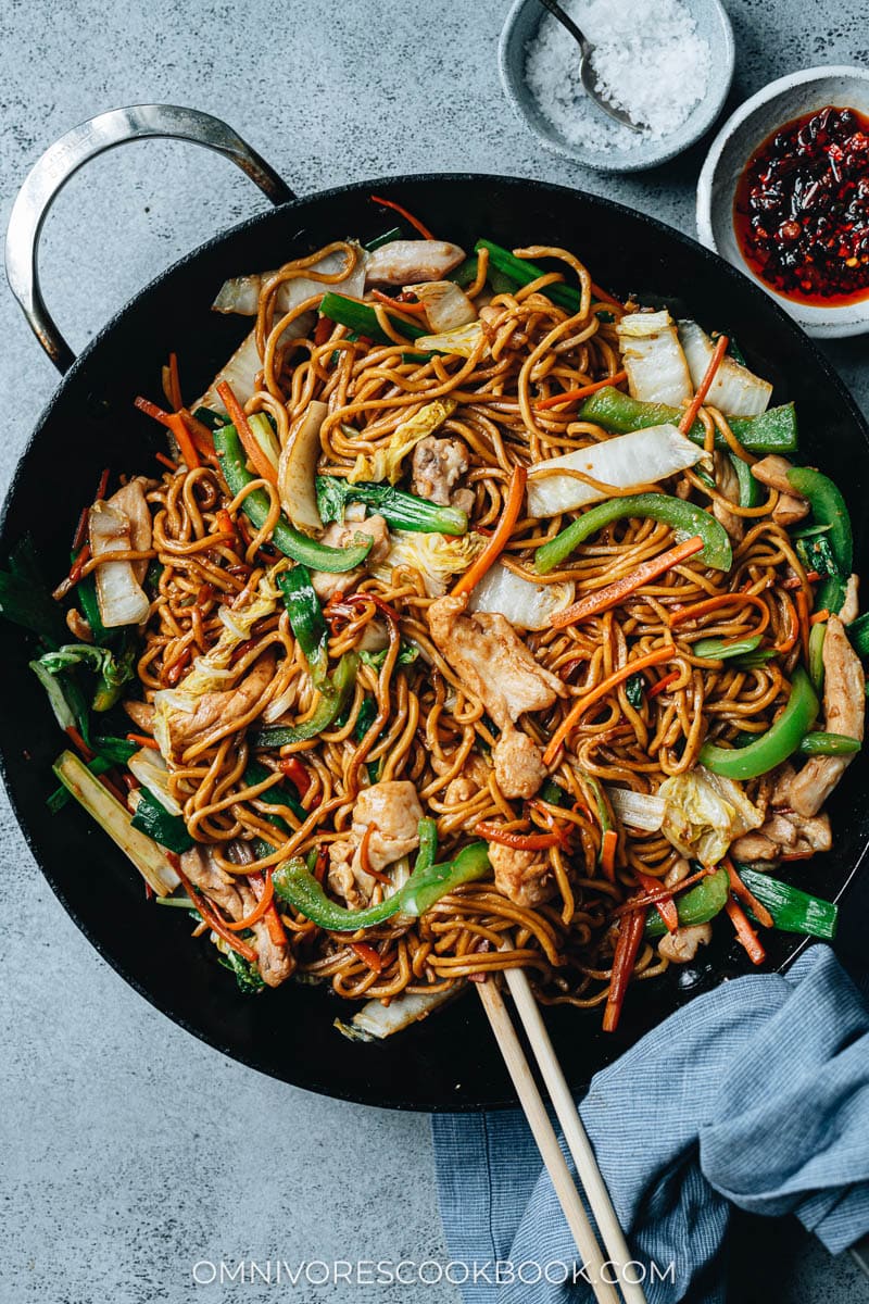Chicken lo mein in a pan