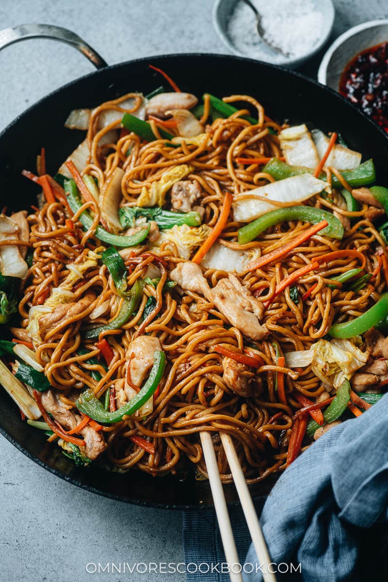 Chicken Lo Mein with peppers, napa cabbage and carrots