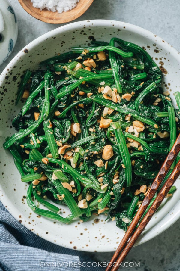 Chinese Spinach Salad with Peanuts (老醋菠菜花生) Omnivore's Cookbook