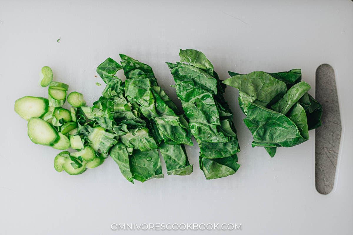 How to cut Chinese broccoli